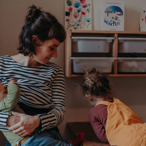 Regenbogenfamilie Stillen ist bunt Familie